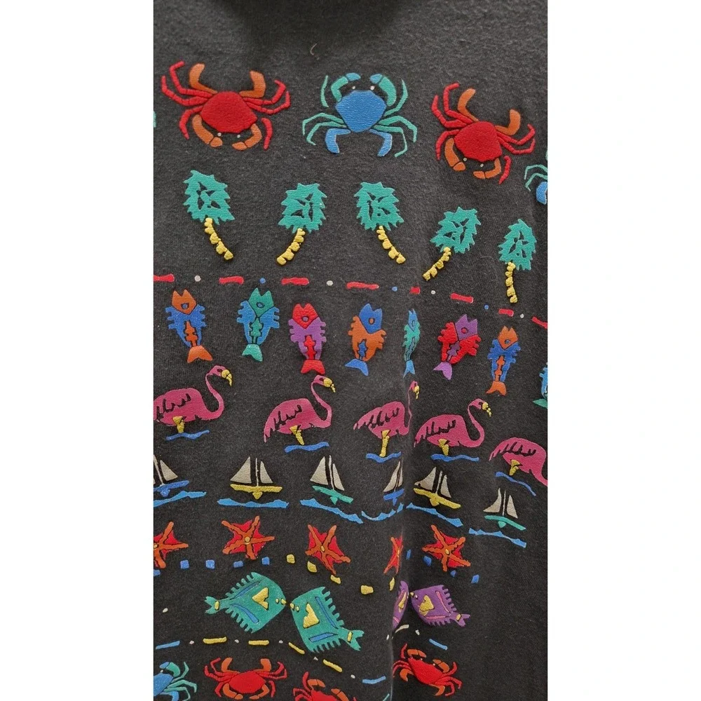Vintage 90s Beach Puff Print T-Shirt Unisex L Black Coastal Crabs Fish Flamingo - Picture 3 of 4